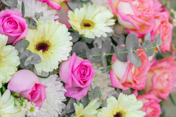 Hermosas flores para San Valentín y escena de boda —  Fotos de Stock