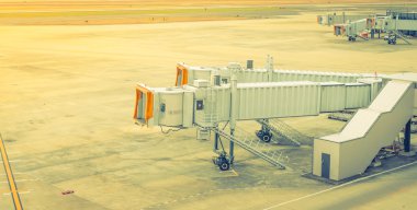 Havaalanı terminal biniş kapısı. (Filtre uygulanmış görüntü işlenen vint