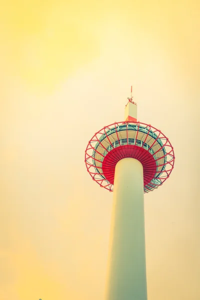 일본 교토 타워입니다. (필터링 된 이미지 처리 빈티지 효과. — 스톡 사진