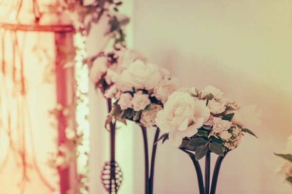 装飾造花。(フィルターされたイメージ処理ヴィンテージドレス — ストック写真