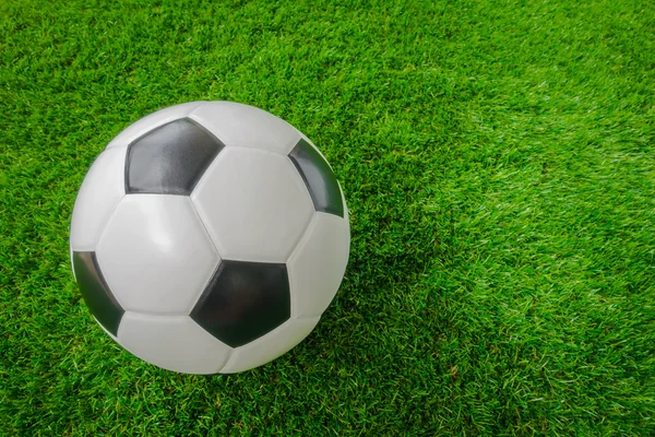 Soccer ball on green grass . — Stock Photo, Image