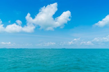 Güzel mavi deniz ve gökyüzü