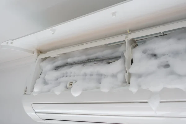 Air conditioner cleaning with washing foam . — Stock Photo, Image