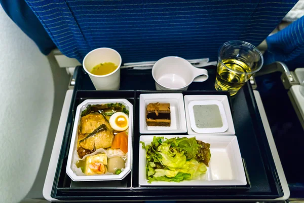 Tray of food on plane . — Stock Photo, Image