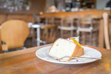 Bir dilim sünger keki.