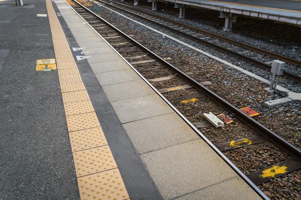日本の鉄道駅。(フィルターされたイメージは、ヴィンテージ効果を処理 — ストック写真