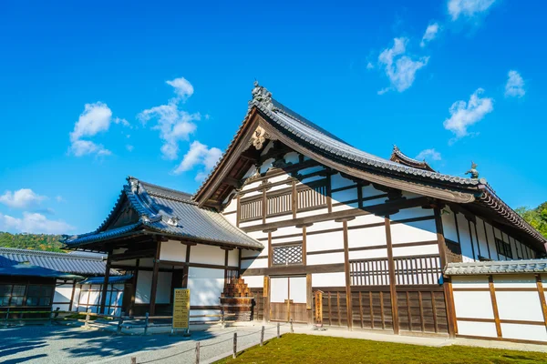 Templo Kinkakuji "O Pavilhão de Ouro" em Kyoto, Japão — Fotografia de Stock