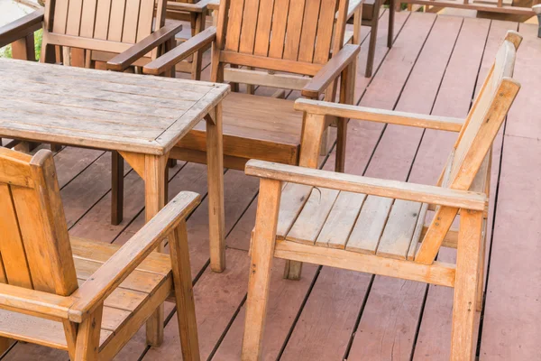 Tables et chaises d'extérieur — Photo