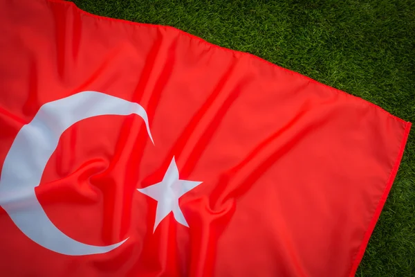 Banderas de Turquía sobre hierba verde  . — Foto de Stock