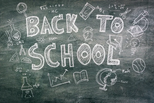 Desenho à mão livre Voltar para a escola em quadro-negro — Fotografia de Stock