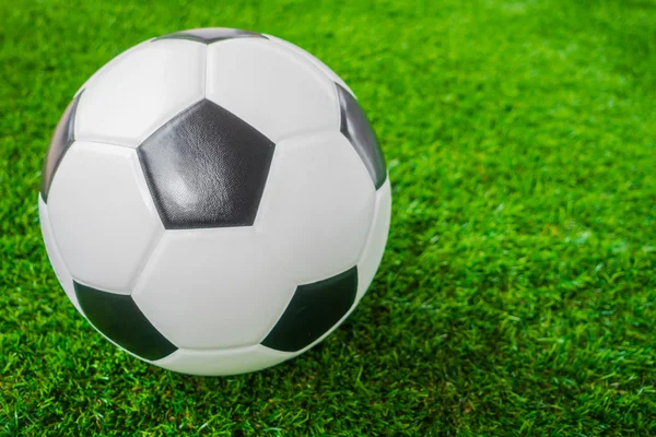 Soccer ball on green grass . — Stock Photo, Image