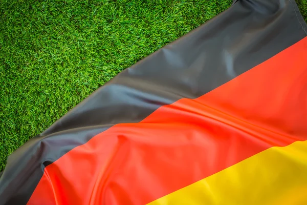 Lijst van vlaggen van Duitsland op groen gras . — Stockfoto