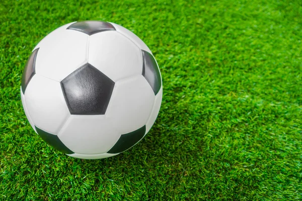 Soccer ball on green grass . — Stock Photo, Image