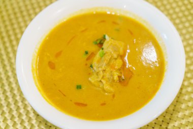 Japon yemekleri stil köri pirinç ile