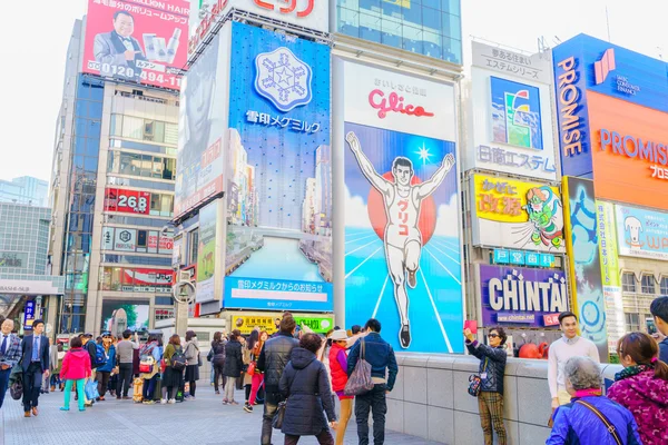 Osaka, Japonia - 30 listopada 2015: Dotonbori rozrywka distri — Zdjęcie stockowe