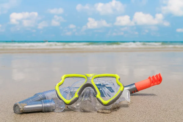 Equipo de buceo en la playa de arena del Mar Blanco — Foto de Stock