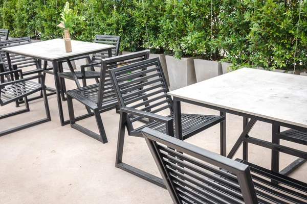 Tische und Stühle im Restaurant . — Stockfoto