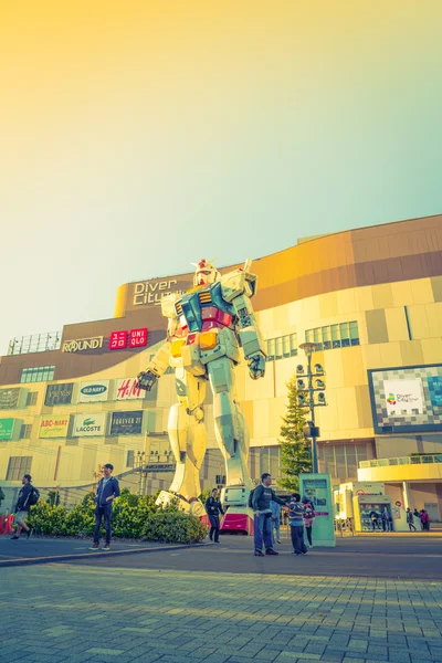 Spettacoli Gundam a grandezza naturale fuori DiverCity Tokyo Plaza, Oda — Foto Stock