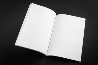 Katalog, dergi boş, sahte siyah arka plan üzerine kitap .