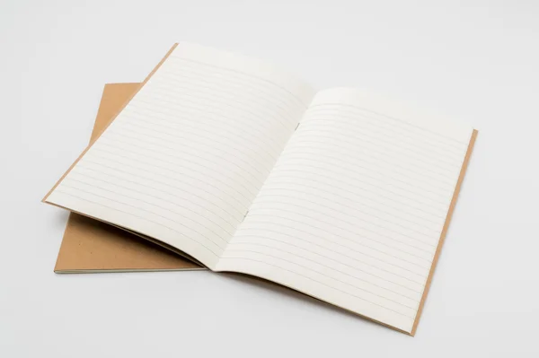 Переработанная бумажная книга на белом фоне  . — стоковое фото