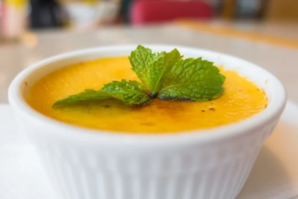 Custard pudding in white plate — Stock Photo, Image