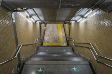 Merdiven metro istasyonu .