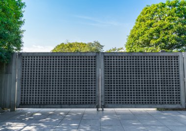 Ahşap ev ağ geçidi. (Vintage etkisi filtre uygulanan görüntü işleme. 