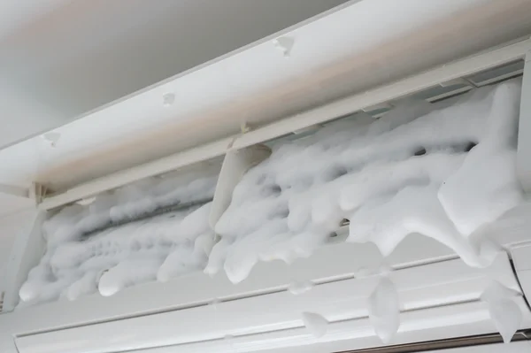 Air conditioner cleaning with washing foam . — Stock Photo, Image