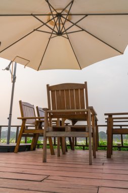 Açık masa ve sandalyeler