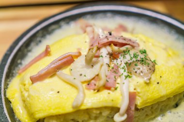 Peynirli omlet pilav