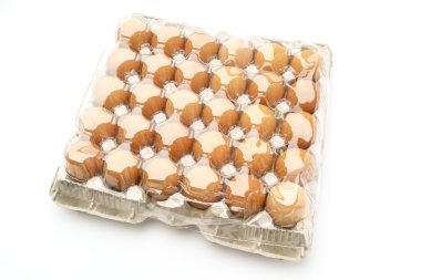 Beyaz Arkaplanda taze yumurtalar .