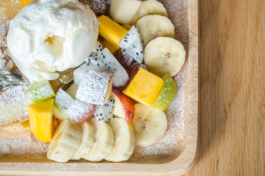 Gözleme ve meyve dondurma tablo ile .