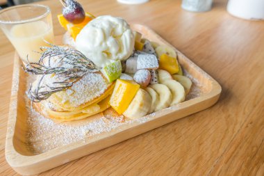 Gözleme ve meyve dondurma tablo ile .