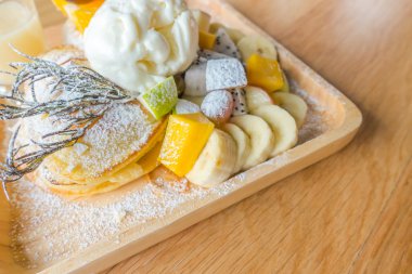 Gözleme ve meyve dondurma tablo ile .