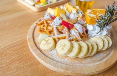 Gözleme ve meyve dondurma tablo ile .