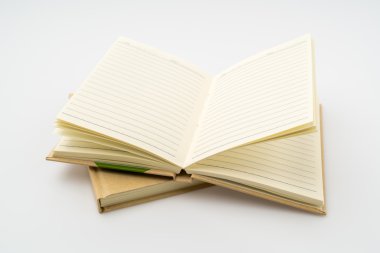 Geri dönüşümlü kağıt kitap beyaz arka plan üzerinde .