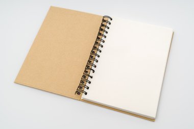 Not defteri sahte beyaz arka plan üzerinde boş .