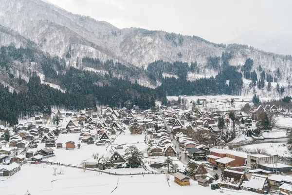 Invierno de Shirakawago con nieve cayendo, Japón — Foto de Stock