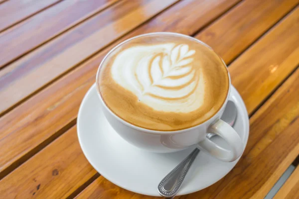 Latte Coffee konst på träbordet . — Stockfoto