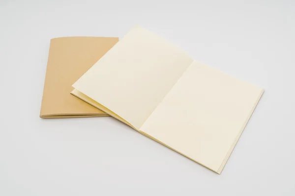 Livro de papel reciclado sobre fundo branco  . — Fotografia de Stock