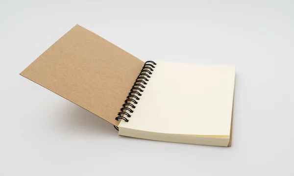 白い背景のモックアップ空白のメモ帳 . — ストック写真