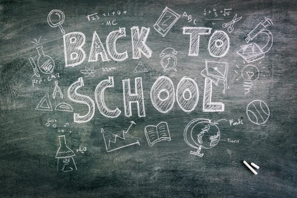 Vrije-stijltekenen terug naar school op schoolbord — Stockfoto