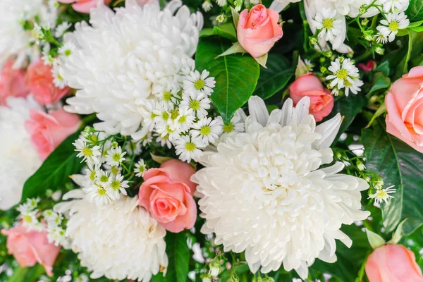 Bellissimi fiori per San Valentino e scena di nozze — Foto Stock