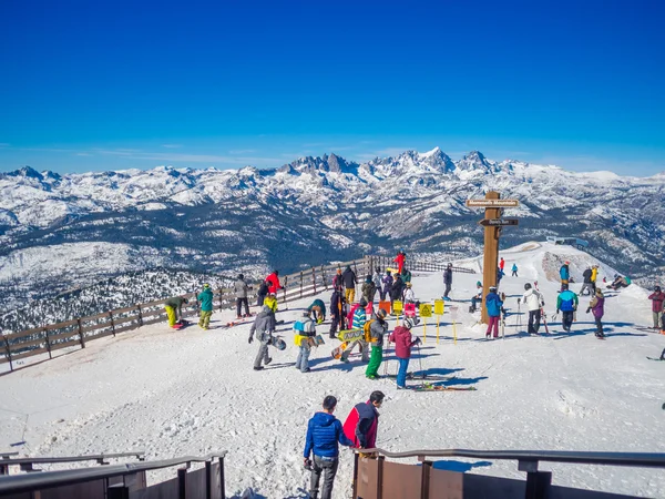 Mammoth Lakes, Ca - 8 listopada 2015, piękny dzień na mamuta M — Zdjęcie stockowe