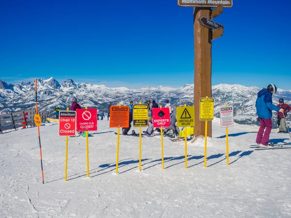 Mammoth Lakes, Ca - 8 November 2015, vacker dag på mammut M — Stockfoto