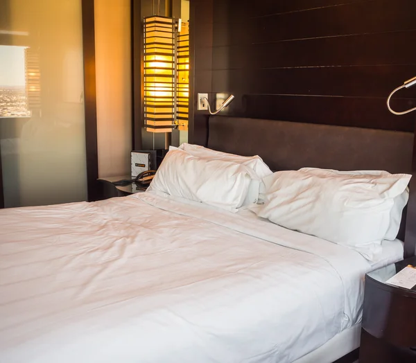 Modern, kényelmes szállodai szoba belseje . — Stock Fotó