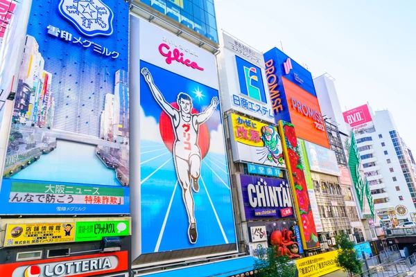 Osaka, Japonsko - 30. listopadu 2015: Glico billboard je ikona — Stock fotografie