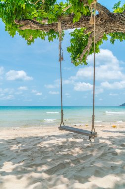 Sahilde bir salıncak