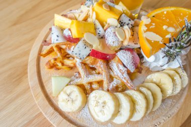 Gözleme ve meyve dondurma tablo ile .