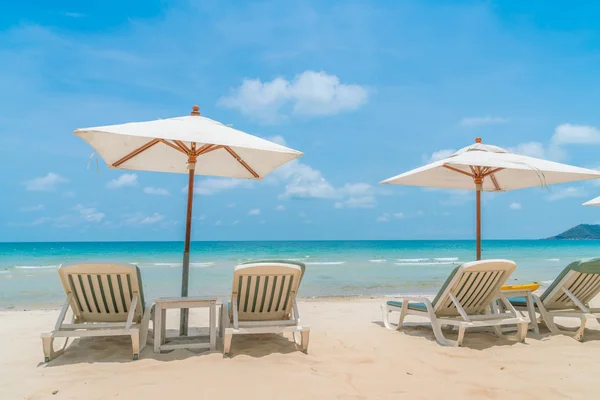 Beautiful beach chairs with umbrella on tropical white sand beac — Stock Photo, Image